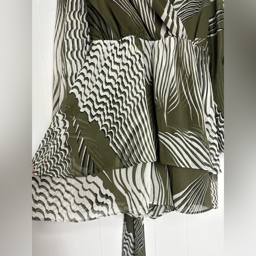 NWT Express Faux Wrap Romper Sz S Balloon Sleeves Ruffle Layered Tropical - Picture 4 of 12